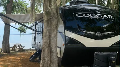 27' Cougar Travel Trailer RV Rental — image 1 of 14