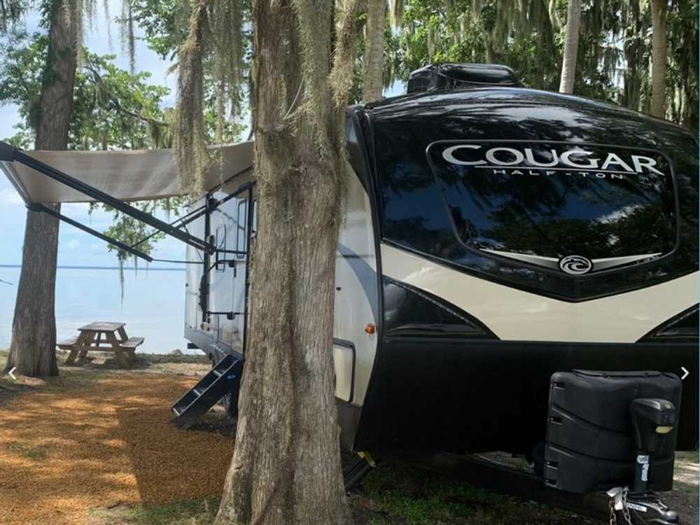 27' Cougar Travel Trailer RV Rental