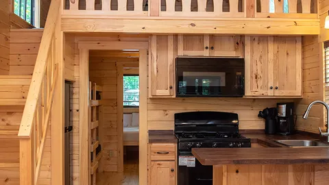 Deluxe Canal Cottage — image 7 of 7