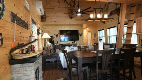 Owner's Cabin — image 13 of 13