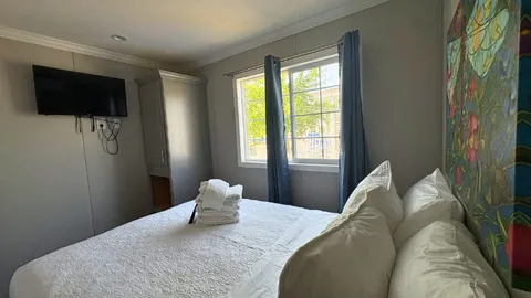 Signature Carolina Cottage 2 Bedroom — image 2 of 14