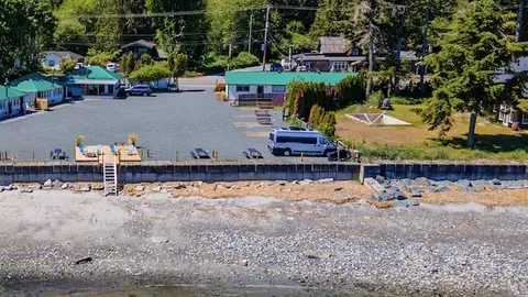 Waterfront Premium - No Tow — image 1 of 3