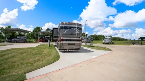 Pull-Through Double Concrete RV Super Site — image 4 of 4