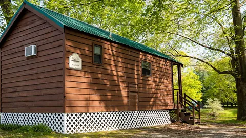 Bass Point - (Sleeps 6) Lakefront Wood Cabin with Screened Porch Overlooking the Water — image 8 of 8