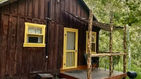 Cabin 7 (1 Bedroom 1 Bath) — Family Cabin — image 1 of 6