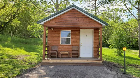 Cabin — image 2 of 7