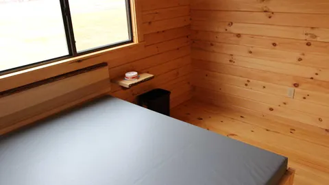 Large Lakeview Cabin(PET FRIENDLY) — image 2 of 13