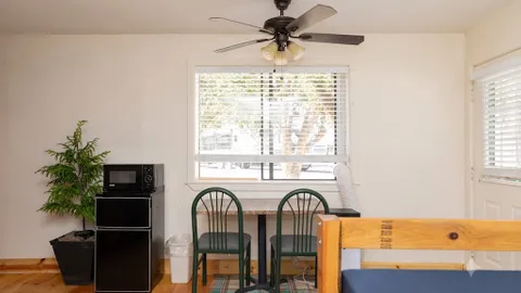 Cabin — image 2 of 4