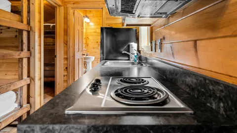 Luxury Cabin — image 12 of 12