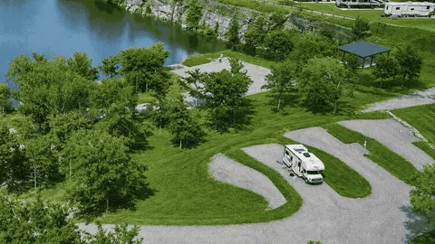 400's Gravel Quarry Cliffs RV Sites — image 1 of 4