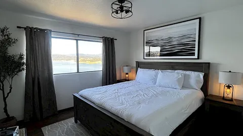 SMALL LODGE (4 people) / (Refundable Security Deposit Included in Avg. Nightly Rate) — image 2 of 2