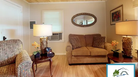Yellow Cottage — image 2 of 8