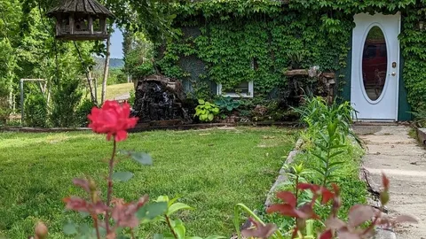 The Prancing Pony Guest House — image 1 of 25
