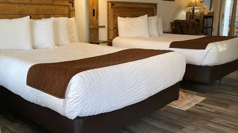 Double Queen Room — image 2 of 8