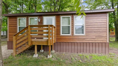 Boo Boo™ Cabin — image 1 of 11