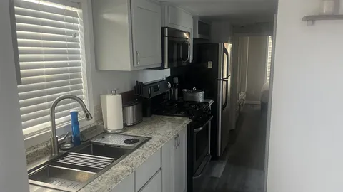 Superior Keys Cottage with Sleeping Loft Sleeps 6 — image 10 of 10