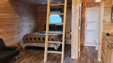 Chalet-sleeps 4 — image 2 of 11
