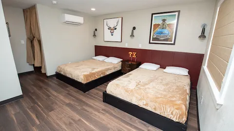 Lodge Room — image 2 of 7