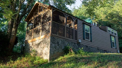 Private Lakeside Cabin (NO PETS) — image 1 of 4