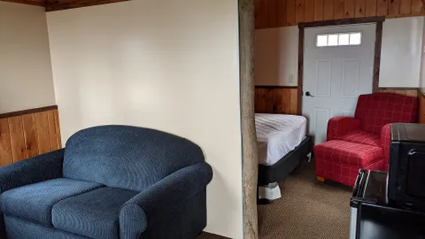 Hickory Cabin — image 2 of 6