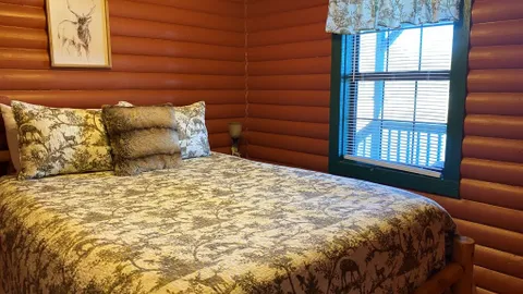 4 Person Cabin — image 2 of 7