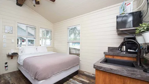 Cozy Cabin — image 2 of 6