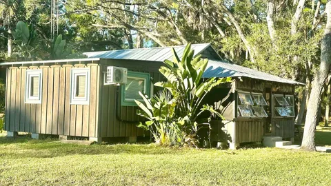 Cabin 6 — image 1 of 9