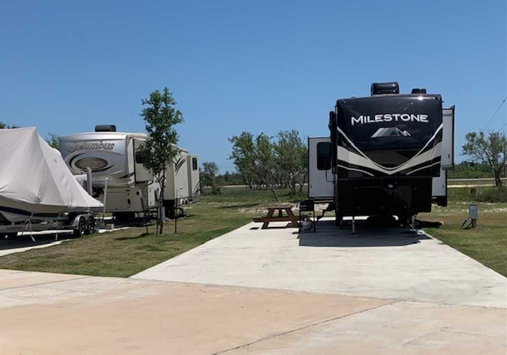 Deluxe Back-In RV Site