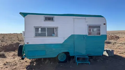 Small Camper - Peggy Sue — image 1 of 12