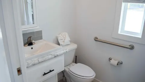 Accessible Premier Carolina Cottage 1 Bedroom ***NO PETS*** — image 2 of 8