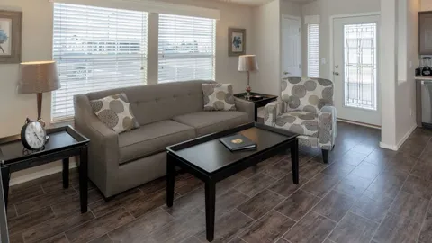 Signature Cottage 2 Bedroom — image 2 of 11