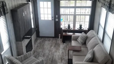Camping Lodge — image 2 of 12