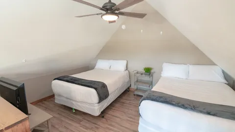 Grand Cabin 1 Bedroom w/Loft — image 11 of 11