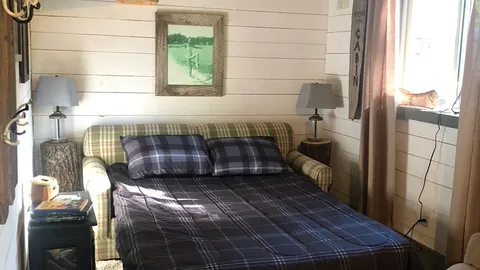 Cabin — image 2 of 7