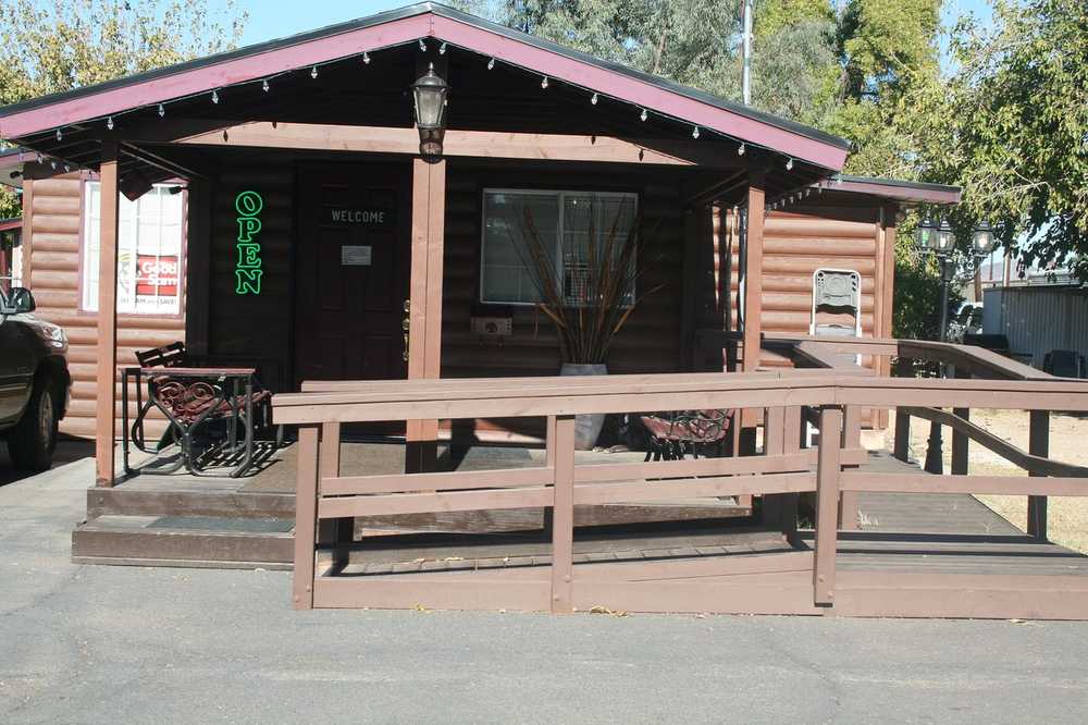 Covered Wagon RV Park - Photo 5