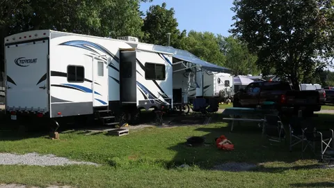 30 Amp Pull-Through RV Site — image 2 of 5