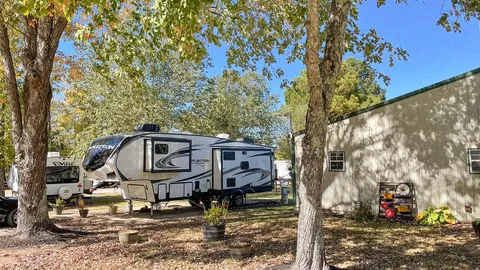 30/50 Amp 70' FHU RV Site — image 2 of 7
