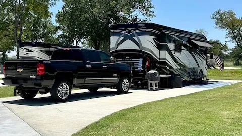 Motorhome Head-In — image 2 of 6