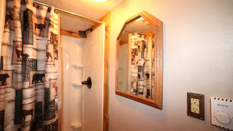 Duck Pond Room — image 2 of 8