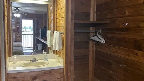 Second Floor Hotel — image 2 of 5