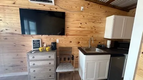 Bungalow — image 2 of 5