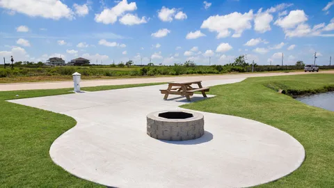 Lakefront Premier Back-In Site w/ Dog Pen — image 10 of 10