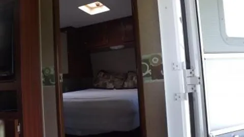 Zinger RV Rental — image 2 of 5