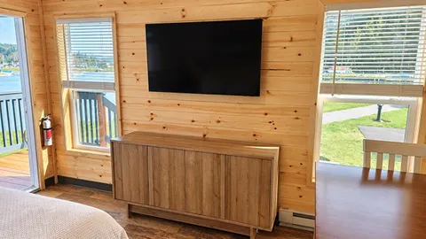 Cabins — image 2 of 10