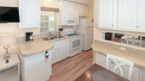 Gold 2 Bedroom Rental — image 6 of 6
