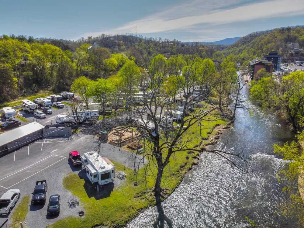 Camp Riverslanding, Pigeon Forge, Tennessee - Photo 2