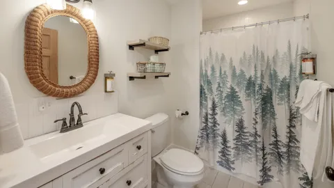 Owl Cabin — image 2 of 14