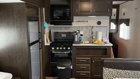 RV Rental 1 — image 1 of 4