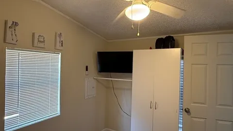 Premium Cabin Waterfront - Murphy Bed — image 2 of 16