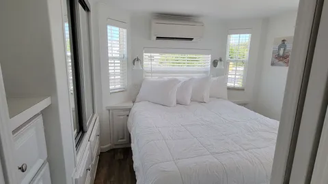 Keys Cottage with Sleeping Loft Sleeps 7 — image 6 of 6